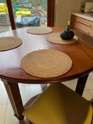 Piękny drewniany stół