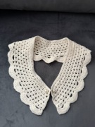 Beżowy szydełkowy ozdobny kołnierzyk