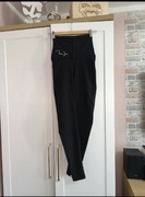 Modelujące legginsy z haftkami | Fame Icon | Rozmiar M wysoki stan model 
