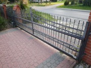 Brama przesuwna 4m, zdobiona żeliwna [?] + bramka, DO RENOWACJI