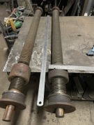 Dwa pręty gwintowane