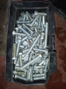 Śruba M16 około 15 kg