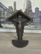 Stary krucyfiks / krzyż stojący z figurą Jezusa – drewno i metal