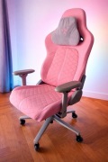 Razer Enki Quartz Pink – wygodny fotel gamingowy, świetny stan