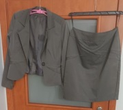 kostium garsonka żakiet i spódnica rozmiar 40-42 stan super