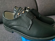 Czarne półbuty mokasyny dziewczęce z perełkami i ćwiekami rozmiar 34