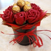 Box prezentowany Flowerbox z Kwiatami Mydlanymi Bukiet Upominek Słodki