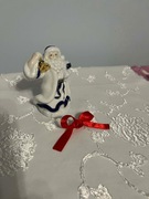 Figurka porcelanowa świętego Mikołaja z dzwonkiem
