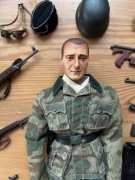 Żołnierz niemiecki z militariami