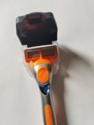 Rączki do ostrzy Gilette Fusion różne kolory metal