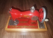 Radziecka maszyna do szycia dla dzieci