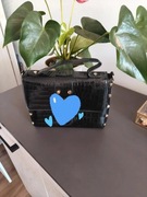 Torebka z ptaszkiem lakierowana