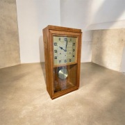 Kwadransowy zegar H.A.U. w stylu art deco , sprawny i odświeżony