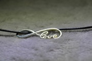 Naszyjnik z napisem Love