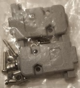 Wtyk VGA D-SUB HD15P do utowania komplet osłona szara