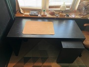 Biurko szkolne MALM IKEA czarne (czarnobrąz) z wysuwanym blatem