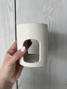 Kremowy kominek do wosków