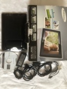 Ramka cyfrowa SAMSUNG SPF-87H i pomocniczy monitor w jednym.