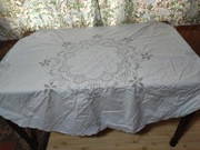 Ręcznie haftowany obrus śr.140