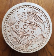 Drewniane pudełko – Znak Zodiaku Ryby – Lite drewno dębowe