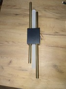 Kinkiet ścienny o nowoczesnym designie w kolorach czarnym i złotym. 