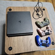 Playstation 4 slim 500gb, 3 pady
