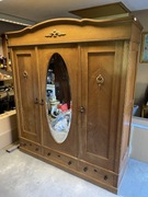 Przedwojenna trzydrzwiowa szafa niemiecka