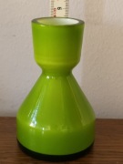 Skandynawski szklany wazon, limonkowo-zielony, vintage, szkło użytkowe