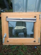 Okno drewniane z zaluzjami