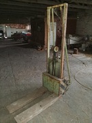 Wózek podnośnikowy hydrauliczny  - elektryczny , stacjonarny. Wysokość 150 