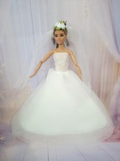 Suknia ślubna prosta oraz welon 