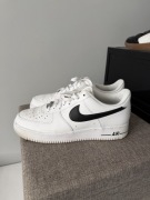 Buty Nike Air Force 1 Low Białe Czarny Swoosh Seakersy