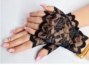 Eleganckie czarne rękawiczki koronkowe – styl gotycki, retro, vintage 