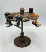 Stary żeliwny stojak na pieczątki przedwojenny (?)