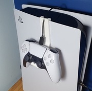 Uchwyt na kontroler PS5 z miejscem na kabel – 3D druk
