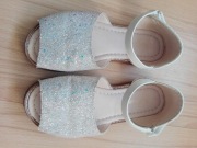 Sandałki dziewczęce, rozm. ok. 33 / 34, białe, perłowe