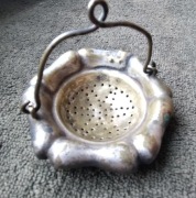Przedwojenne metalowe sitko do herbaty