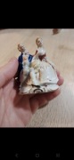 Porcelanowa figurka pary w strojach z epoki kolonialnej