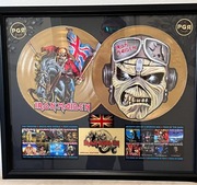 Iron Maiden – Winylowa Płyta w Ramie z Złotym Kolorem – Kopia z Autografem