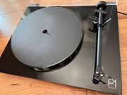 Gramofon REGA P1