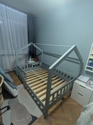 Drewniane łóżko dziecięce