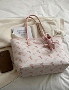 Torebka na ramię w króliczki z brelokiem 