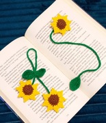 Zestaw słoneczników wykonany na szydełku, brelok, zakładka do książki 