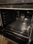 Piekarnik beko z szafką na kółkach.