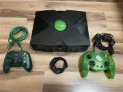 Konsola Xbox z padami 