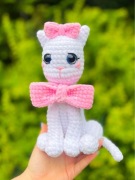 Kotka z kokardkami | Maskotka Pluszak na szydełku Handmade (Amigurumi)