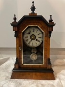 Zabytkowy zegar kominkowy