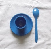 prl jajcarka z łyżeczką, niebieski kieliszek na jajko