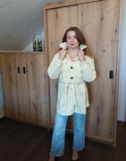 Płaszczyk jesienny zapinany na guziki 