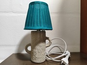 Lampka z niebieskim abażurem